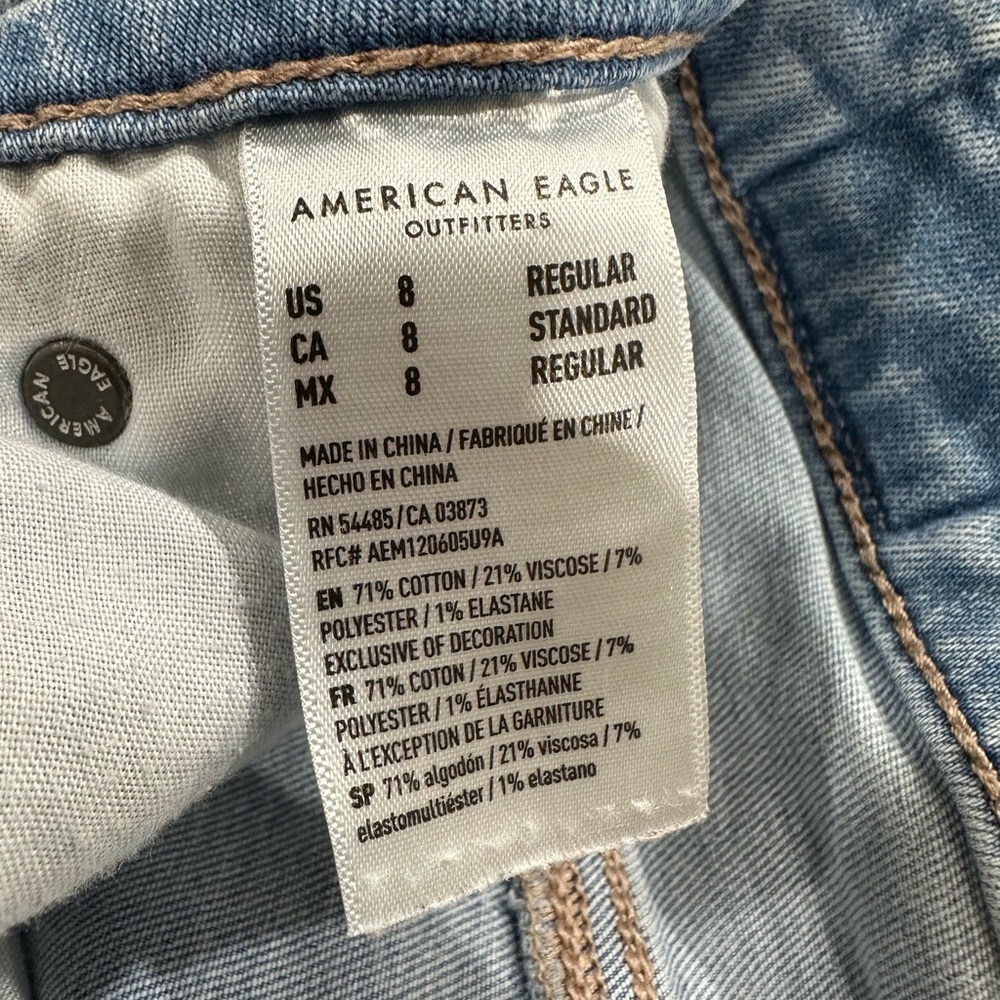 American Eagle Super High Rise Light Blue Distressed Women's Jeans - Picture 3 of 6